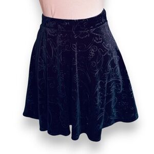 FOREVER 21 black velvet skater skirt size S